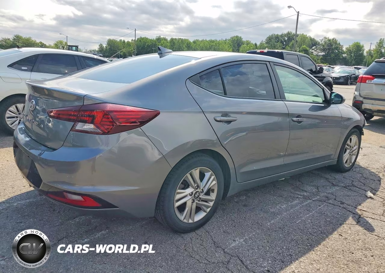2019 Hyundai Elantra Value Edition VIN:5NPD84LF6KH416058 - 3
