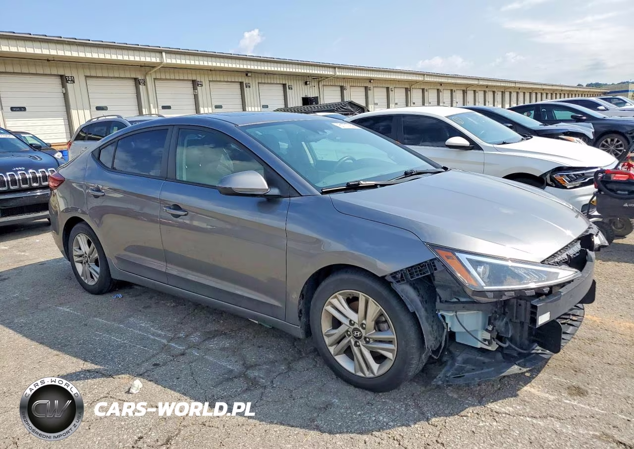 2019 Hyundai Elantra Value Edition VIN:5NPD84LF6KH416058 - 4