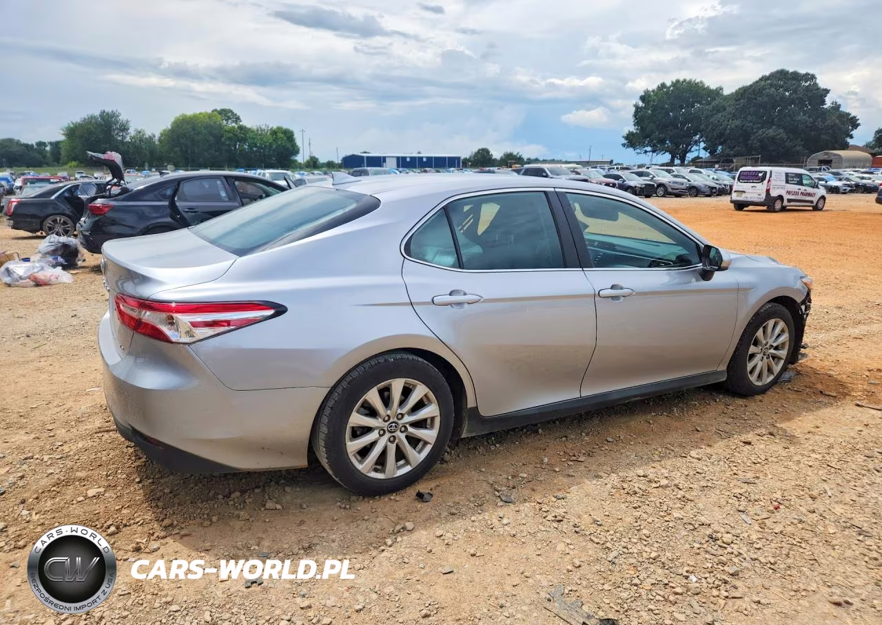 2019 Toyota Camry Le VIN:4T1B11HK7KU755834 - 3
