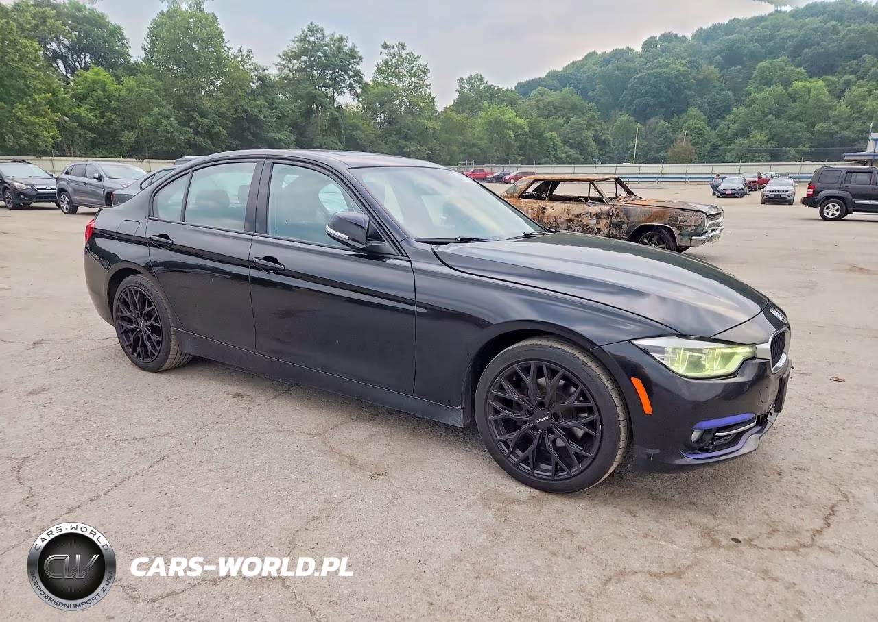 2018 BMW 330 Xi VIN:WBA8D9C5XJEM34527 - 4
