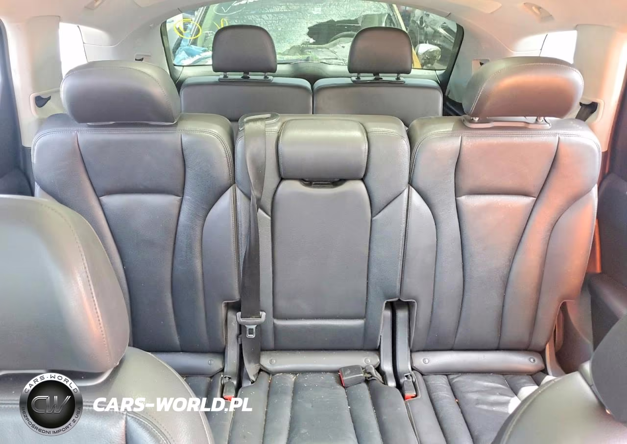 2018 Audi Q7 Premium Plus VIN:WA1LAAF71JD037308 - 10