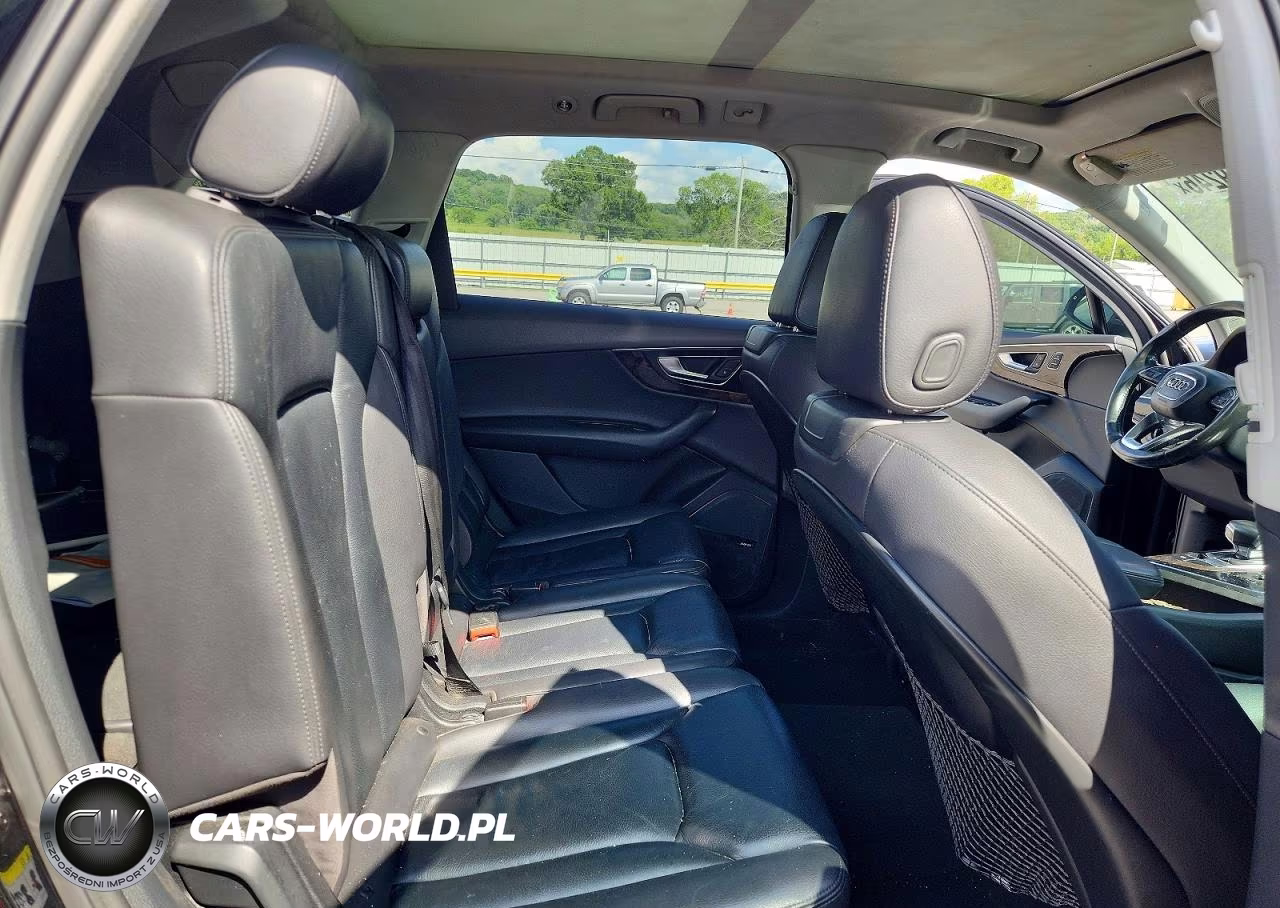 2018 Audi Q7 Premium Plus VIN:WA1LAAF71JD037308 - 11