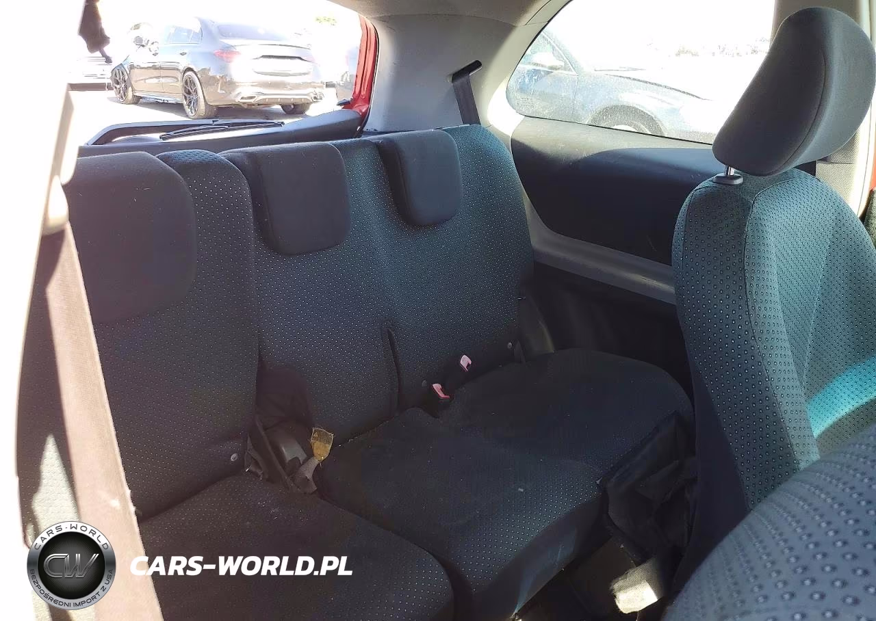 2007 Toyota Yaris Base VIN:JTDJT923175126260 - 10