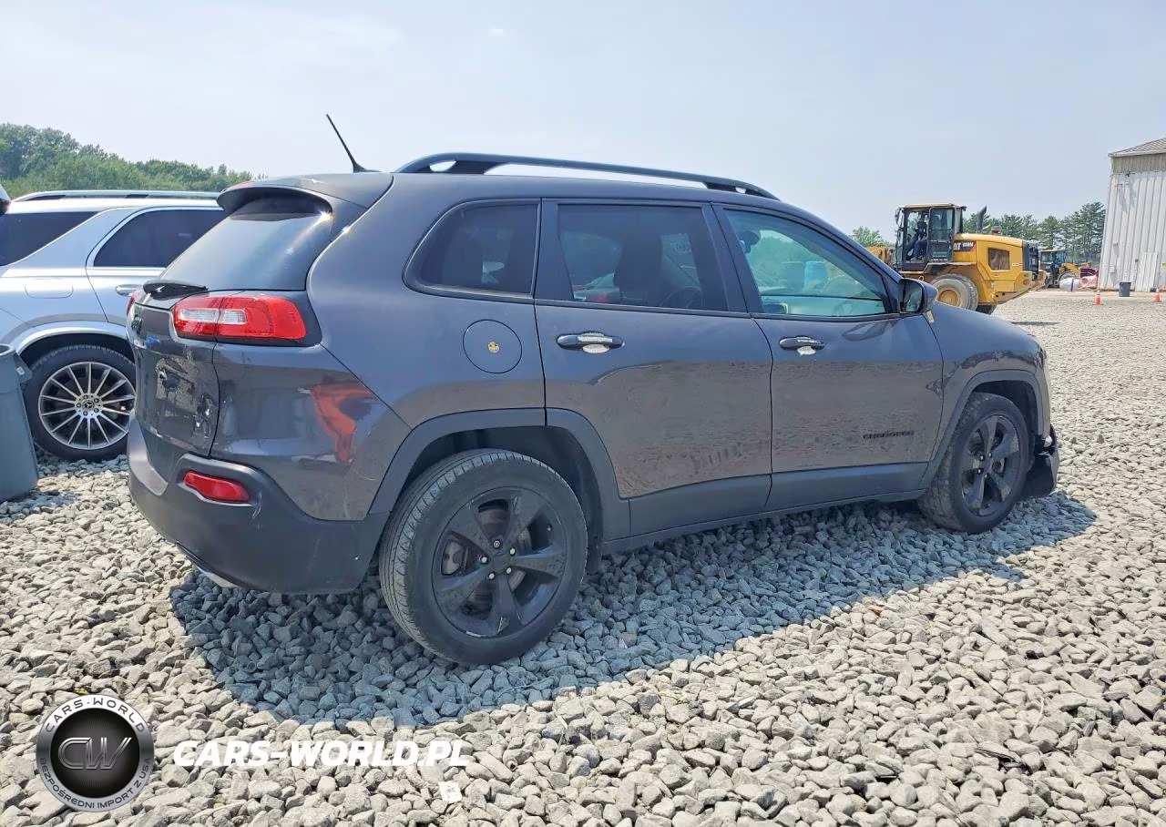2018 Jeep Cherokee Latitude VIN:1C4PJLCXXJD527852 - 3