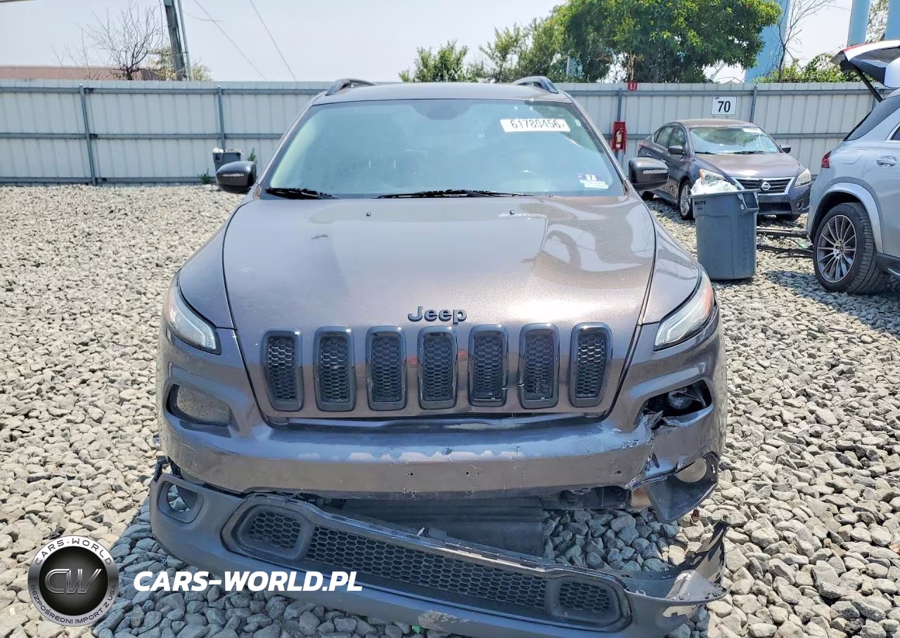 2018 Jeep Cherokee Latitude VIN:1C4PJLCXXJD527852 - 5