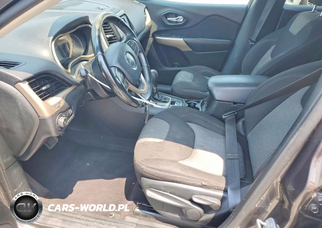 2018 Jeep Cherokee Latitude VIN:1C4PJLCXXJD527852 - 7