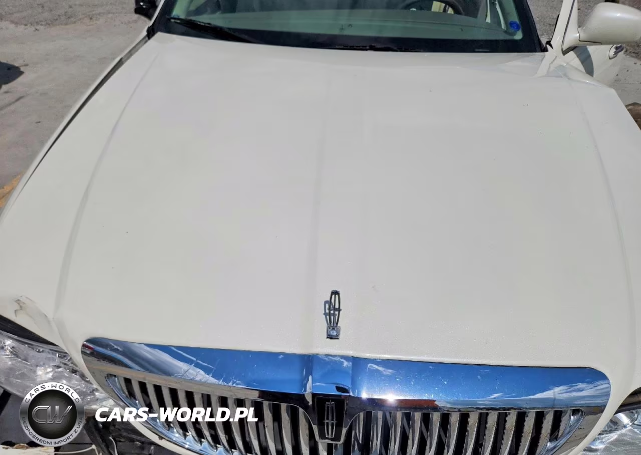 2004 Lincoln Town Car Ultimate Long Wheelbase VIN:1LNHM85W54Y682640 - 11