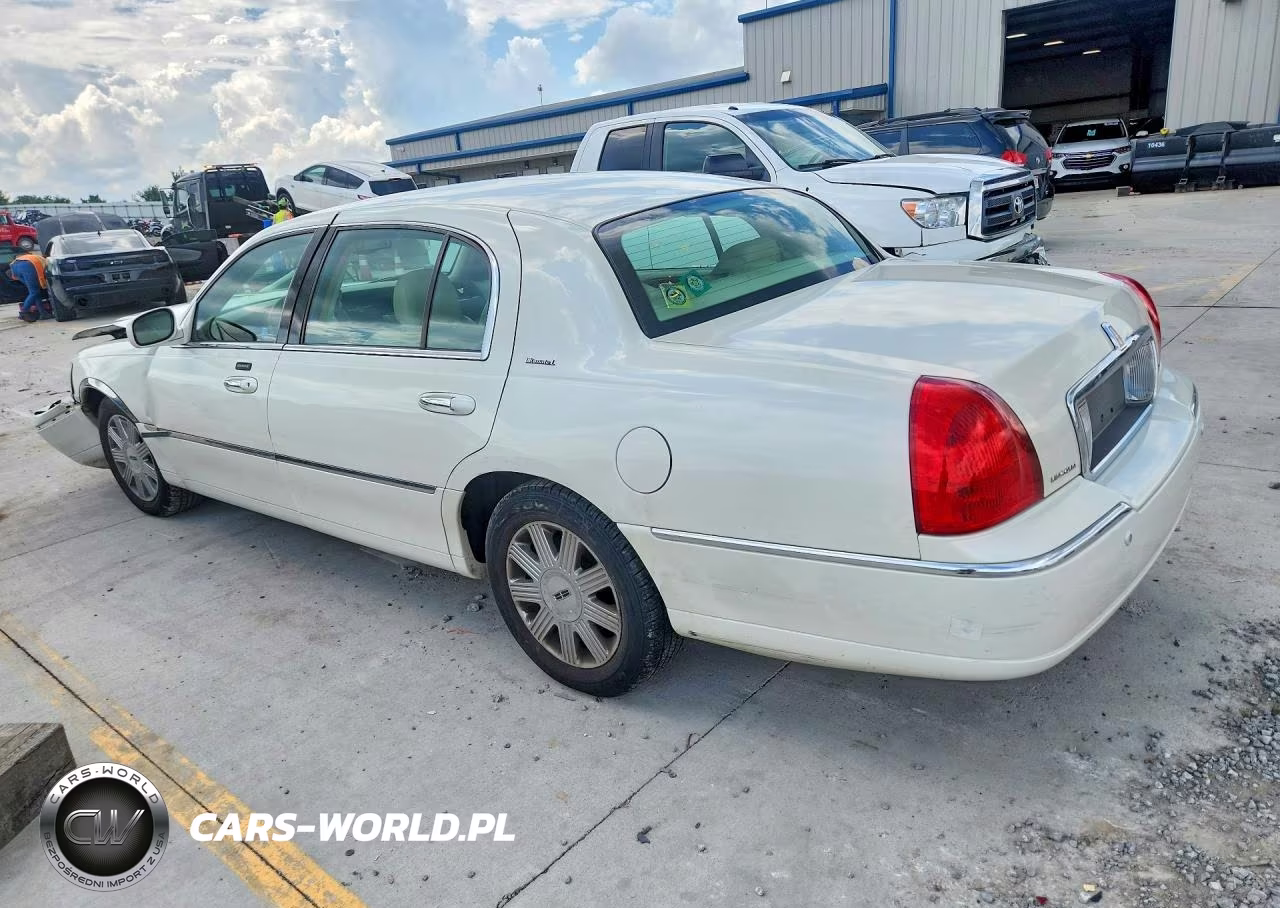 2004 Lincoln Town Car Ultimate Long Wheelbase VIN:1LNHM85W54Y682640 - 2