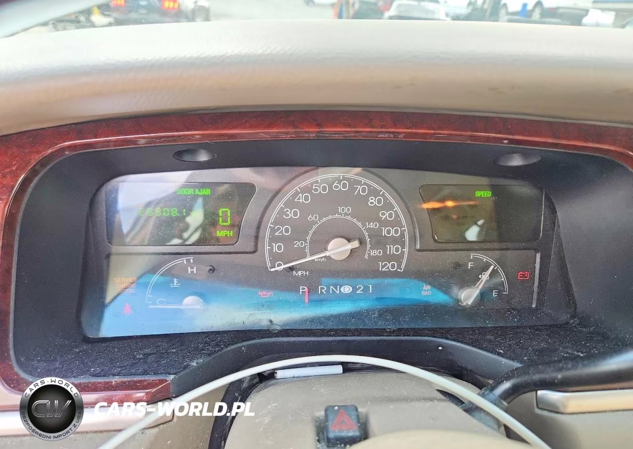 2004 Lincoln Town Car Ultimate Long Wheelbase VIN:1LNHM85W54Y682640 - 9
