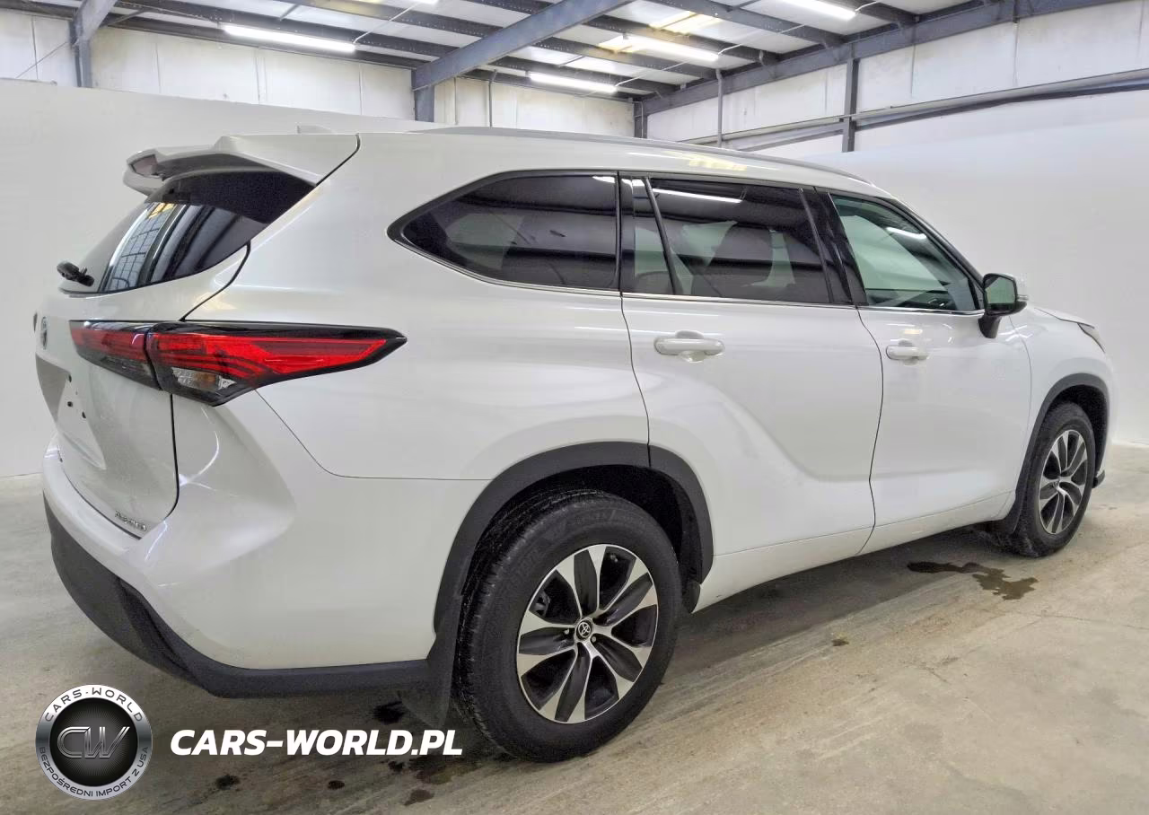 2022 Toyota Highlander Xle VIN:5TDGZRBH9NS587184 - 3