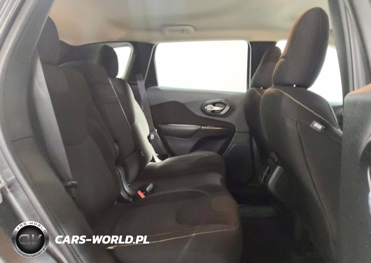 2016 Jeep Cherokee Latitude VIN:1C4PJLCBXGW356036 - 11