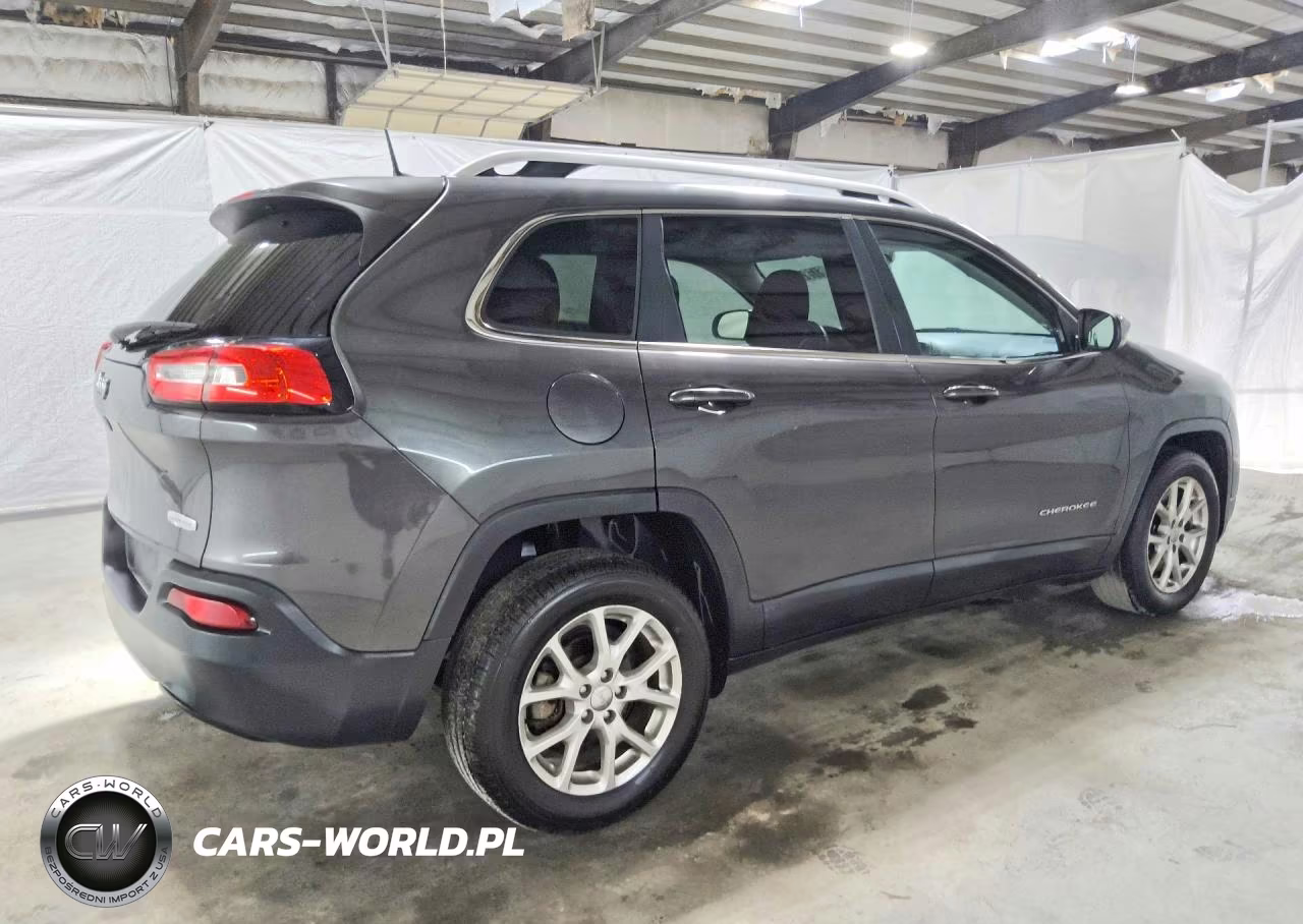 2016 Jeep Cherokee Latitude VIN:1C4PJLCBXGW356036 - 3