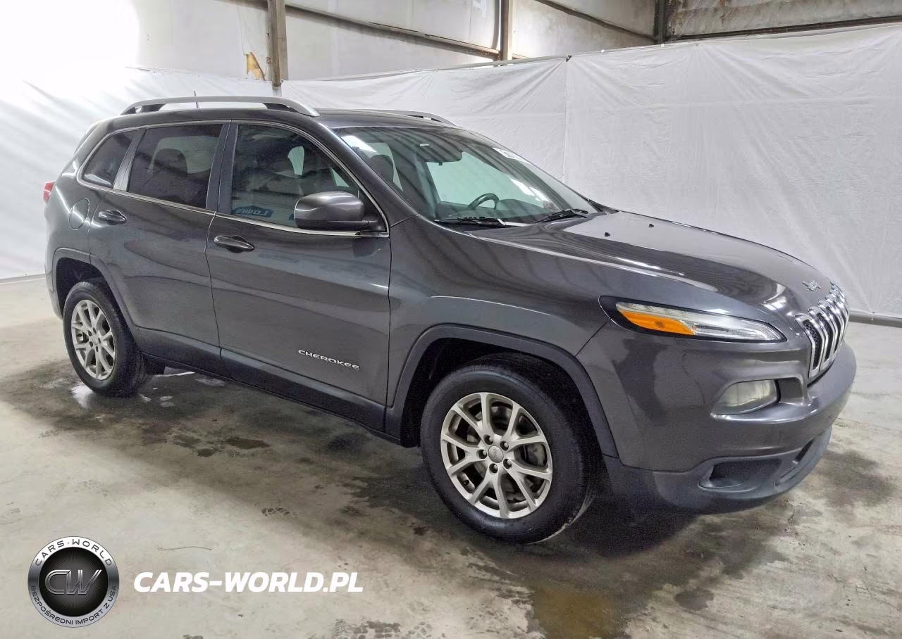 2016 Jeep Cherokee Latitude VIN:1C4PJLCBXGW356036 - 4