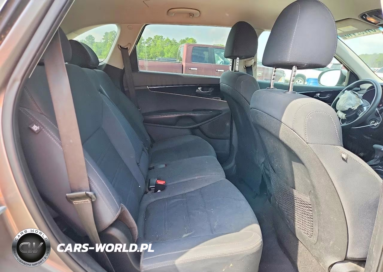 2019 Kia Sorento L VIN:5XYPG4A36KG479001 - 11