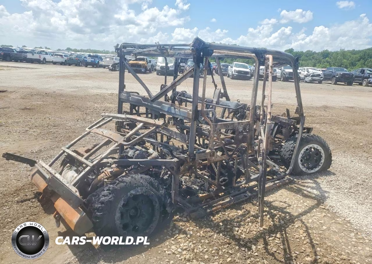 2017 Polaris Ranger Utility Vehicle VIN:4XARVU992H7743108 - 4