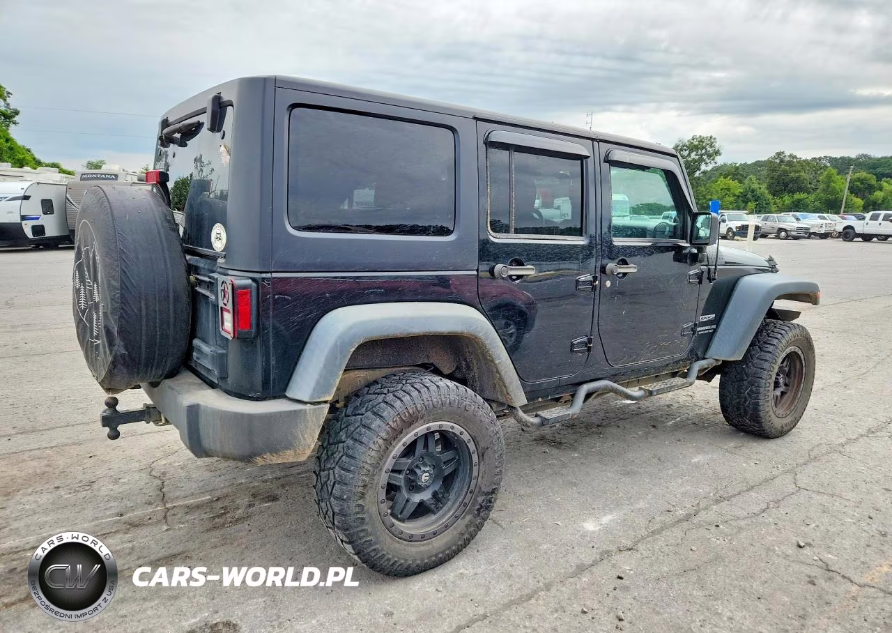 2014 Jeep Wrangler Unlimited Sport VIN:1C4BJWDG5EL102691 - 3