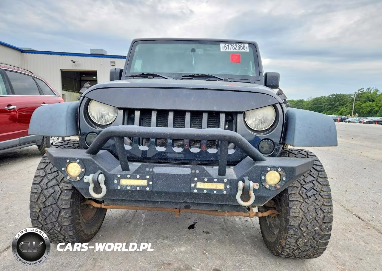 2014 Jeep Wrangler Unlimited Sport VIN:1C4BJWDG5EL102691 - 5