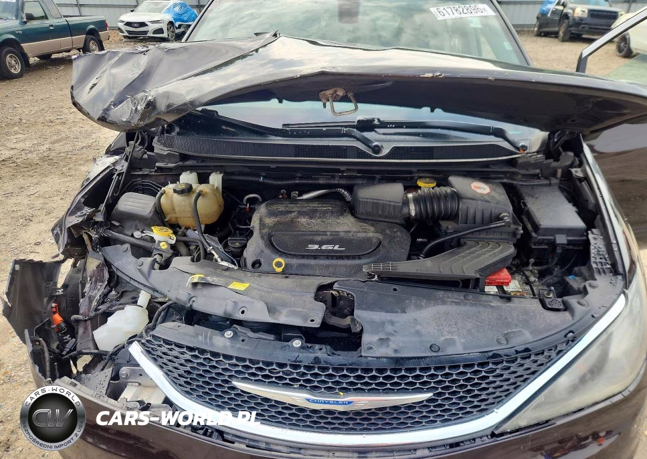 2018 Chrysler Pacifica Touring VIN:2C4RC1DGXJR186259 - 12
