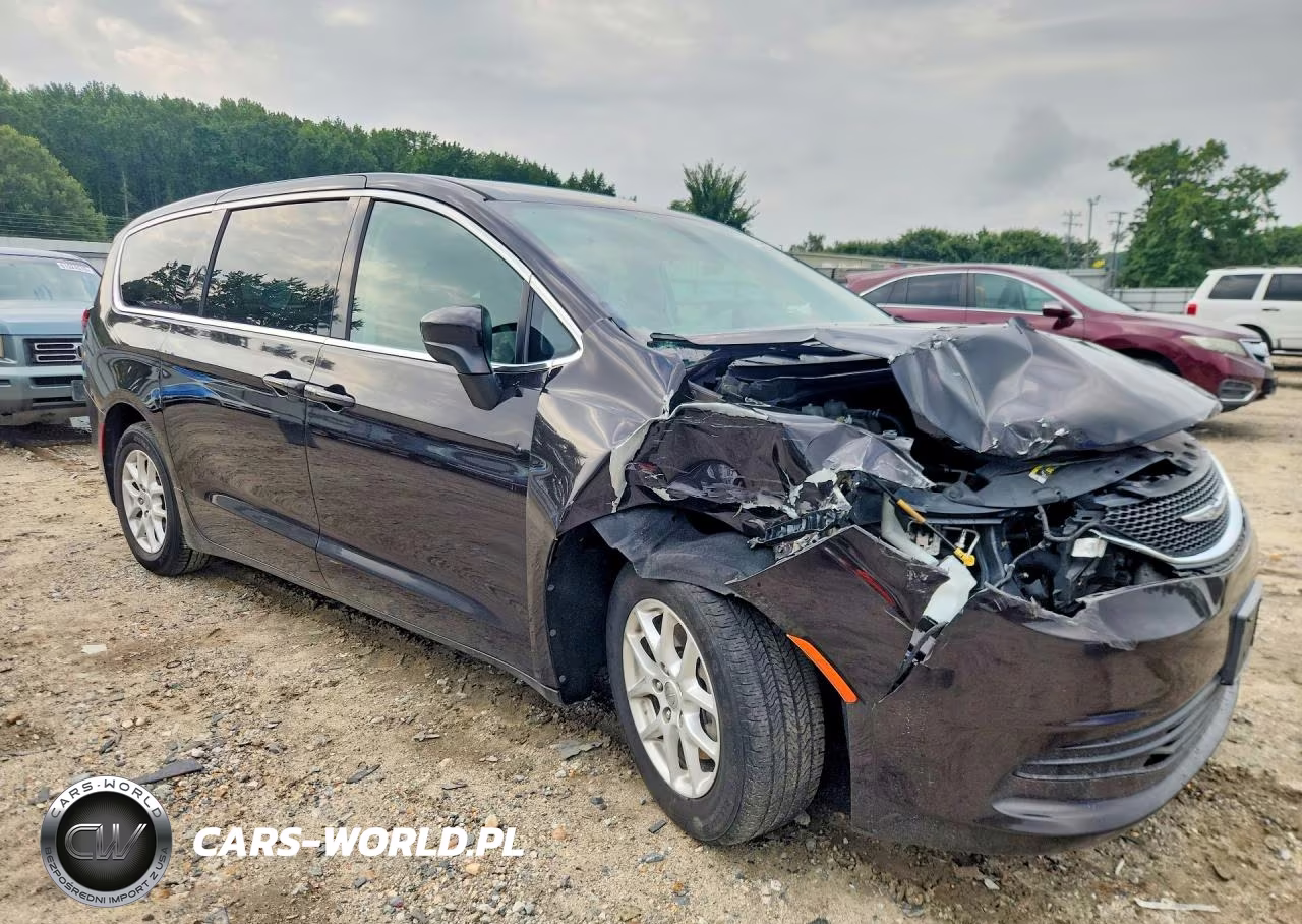 2018 Chrysler Pacifica Touring VIN:2C4RC1DGXJR186259 - 4