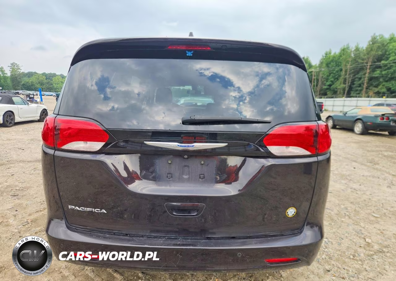 2018 Chrysler Pacifica Touring VIN:2C4RC1DGXJR186259 - 6