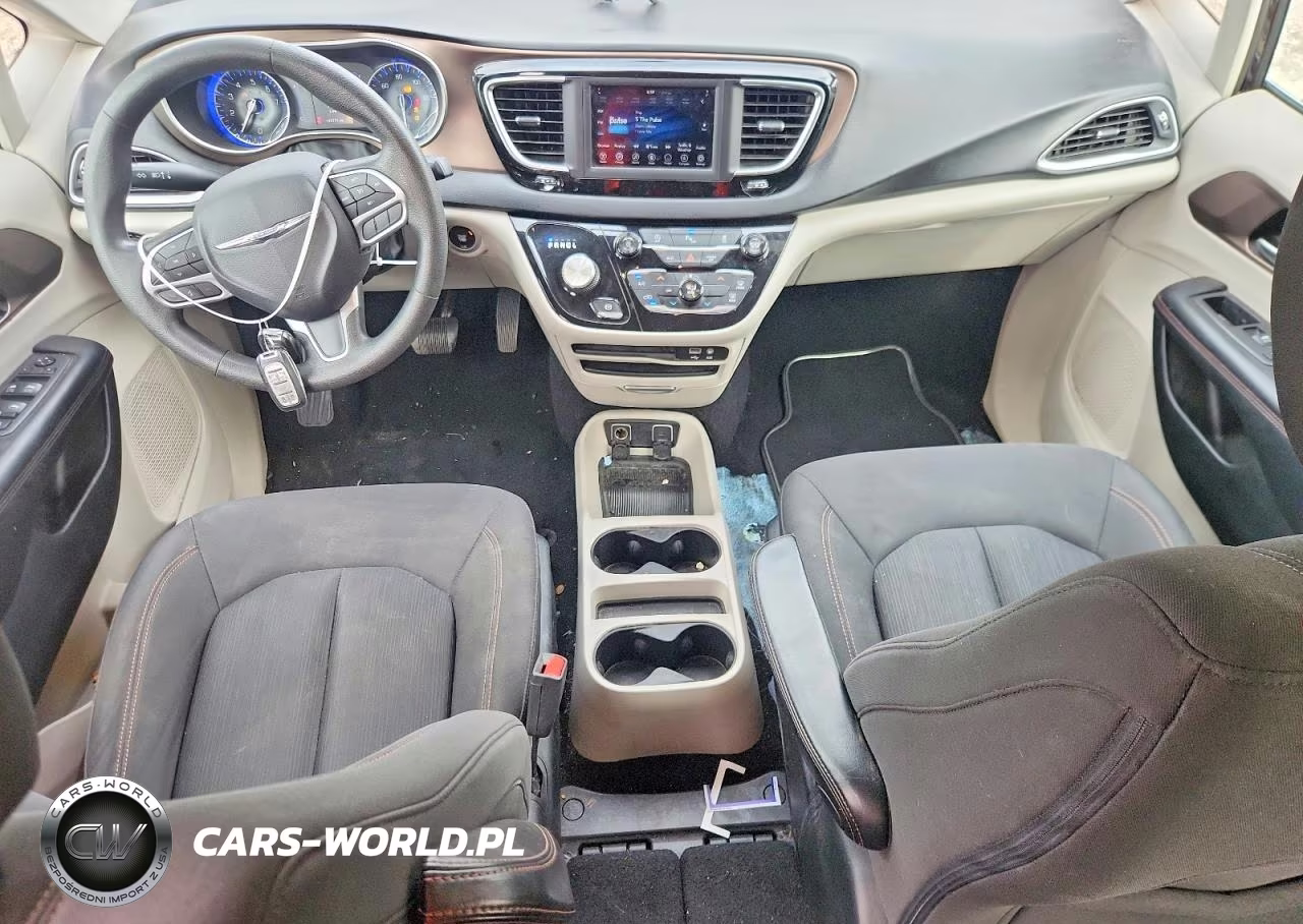 2018 Chrysler Pacifica Touring VIN:2C4RC1DGXJR186259 - 8