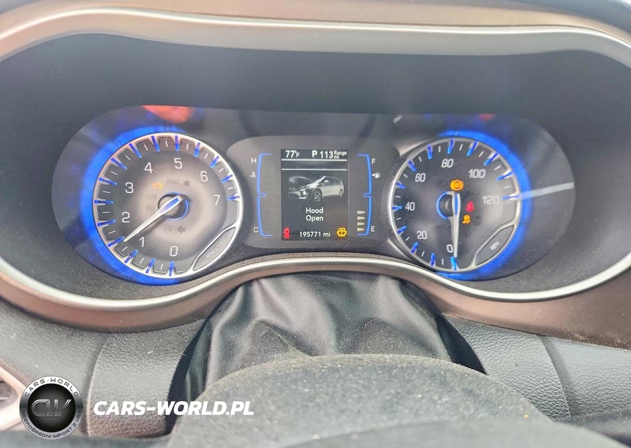 2018 Chrysler Pacifica Touring VIN:2C4RC1DGXJR186259 - 9