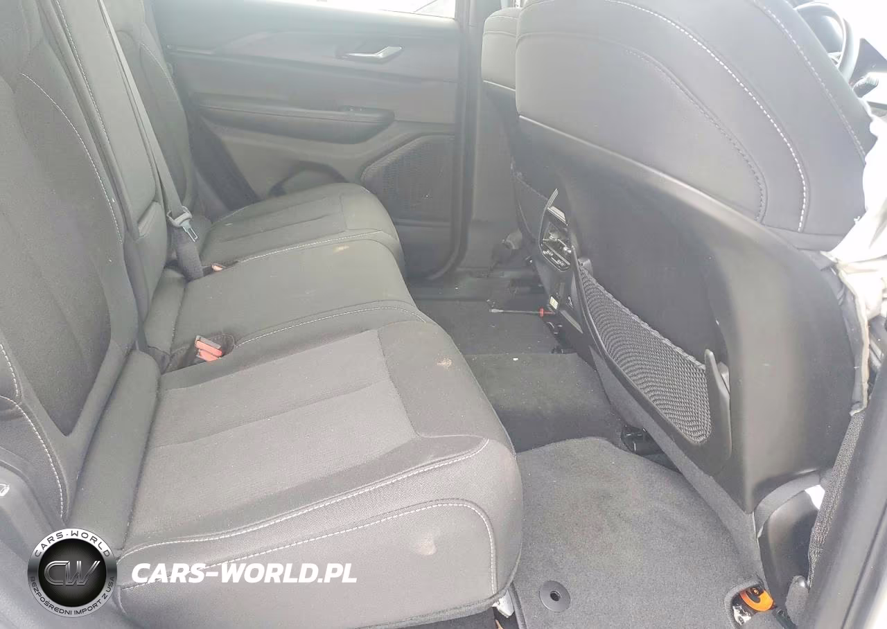2025 Jeep Grand Cherokee Laredo VIN:1C4RJHAG3SC343711 - 11