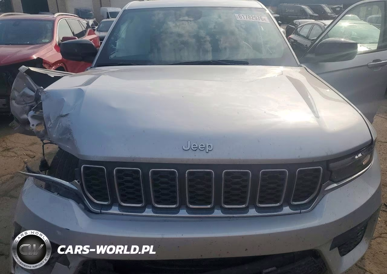 2025 Jeep Grand Cherokee Laredo VIN:1C4RJHAG3SC343711 - 12