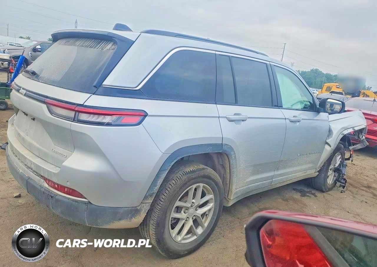 2025 Jeep Grand Cherokee Laredo VIN:1C4RJHAG3SC343711 - 3