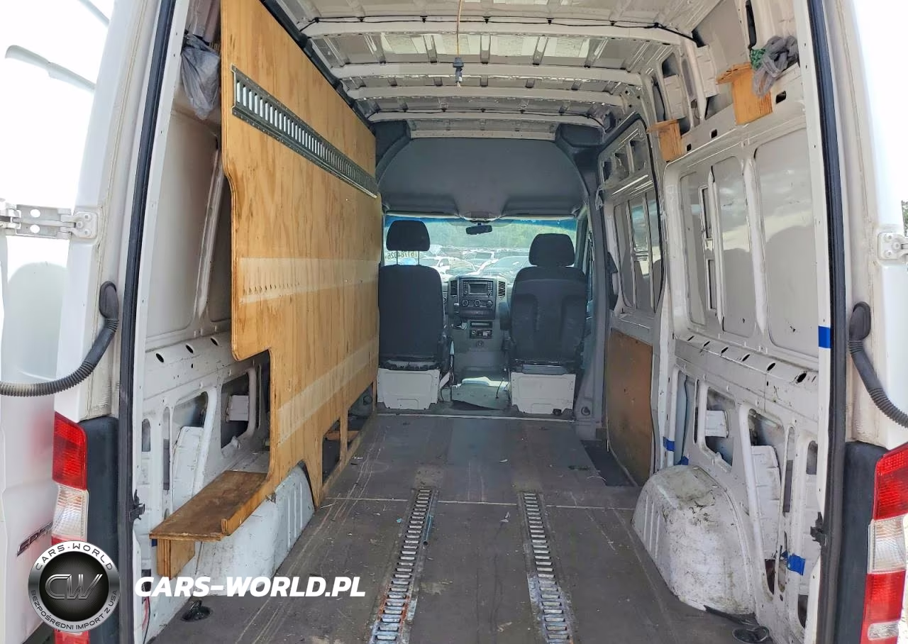 2018 Mercedes-Benz Sprinter 2500 VIN:WD3PE7CD2JP607236 - 10