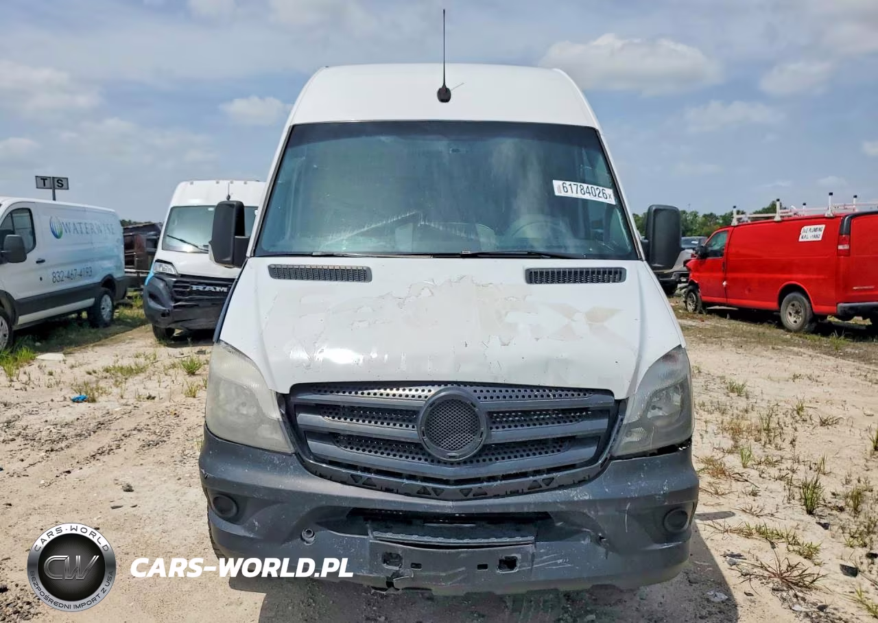2018 Mercedes-Benz Sprinter 2500 VIN:WD3PE7CD2JP607236 - 5