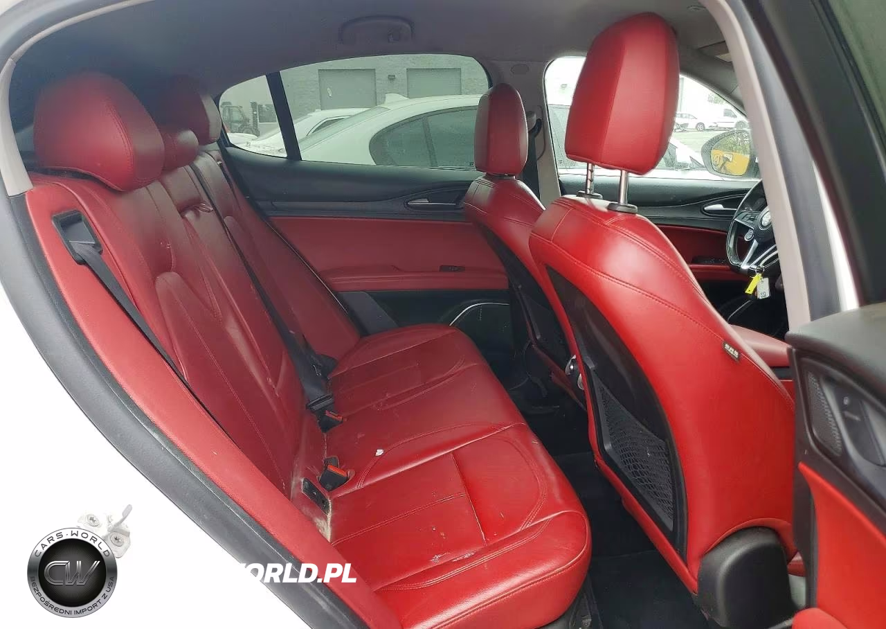 2018 Alfa Romeo Stelvio VIN:ZASFAKAN8J7B76761 - 11
