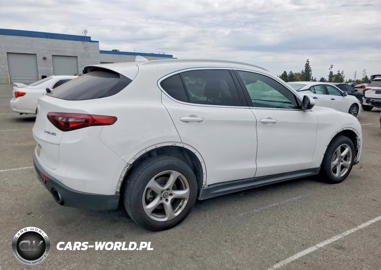 2018 Alfa Romeo Stelvio VIN:ZASFAKAN8J7B76761 - 3