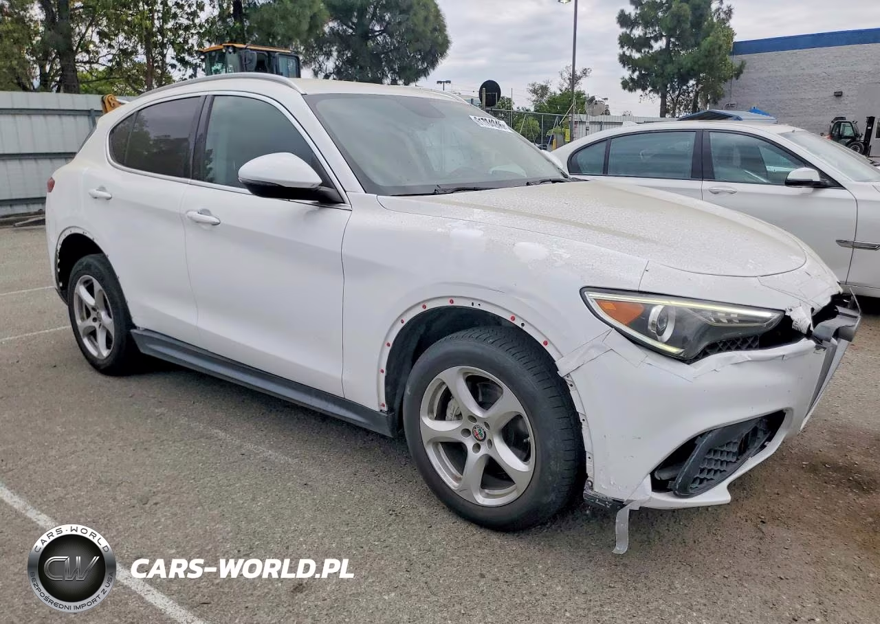 2018 Alfa Romeo Stelvio VIN:ZASFAKAN8J7B76761 - 4