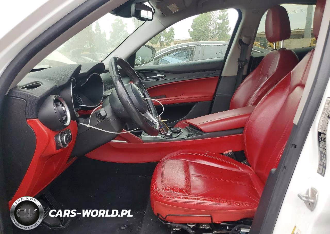 2018 Alfa Romeo Stelvio VIN:ZASFAKAN8J7B76761 - 7