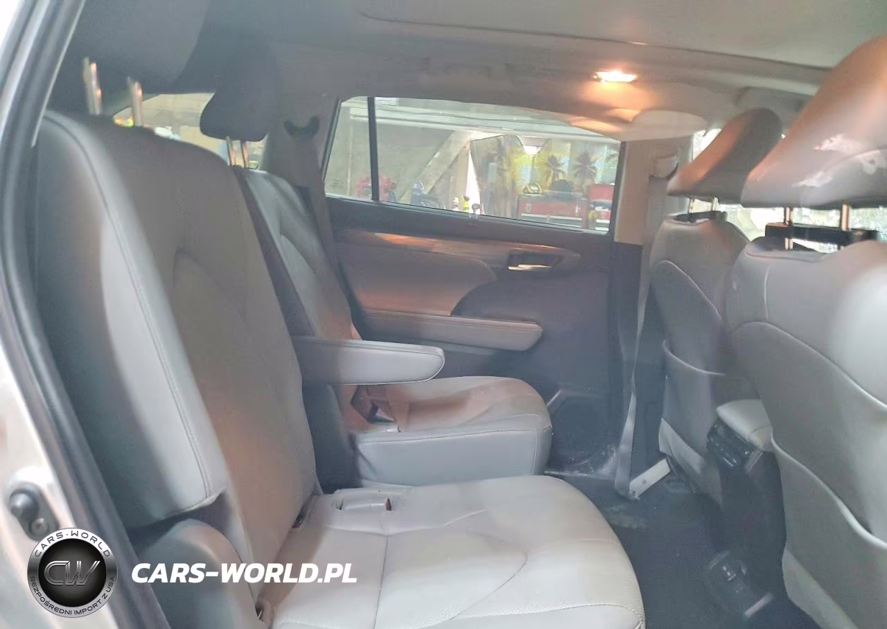 2022 Toyota Highlander Platinum VIN:5TDFZRBH8NS235600 - 11