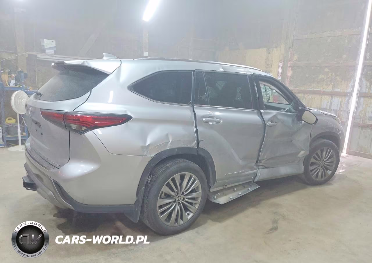 2022 Toyota Highlander Platinum VIN:5TDFZRBH8NS235600 - 3