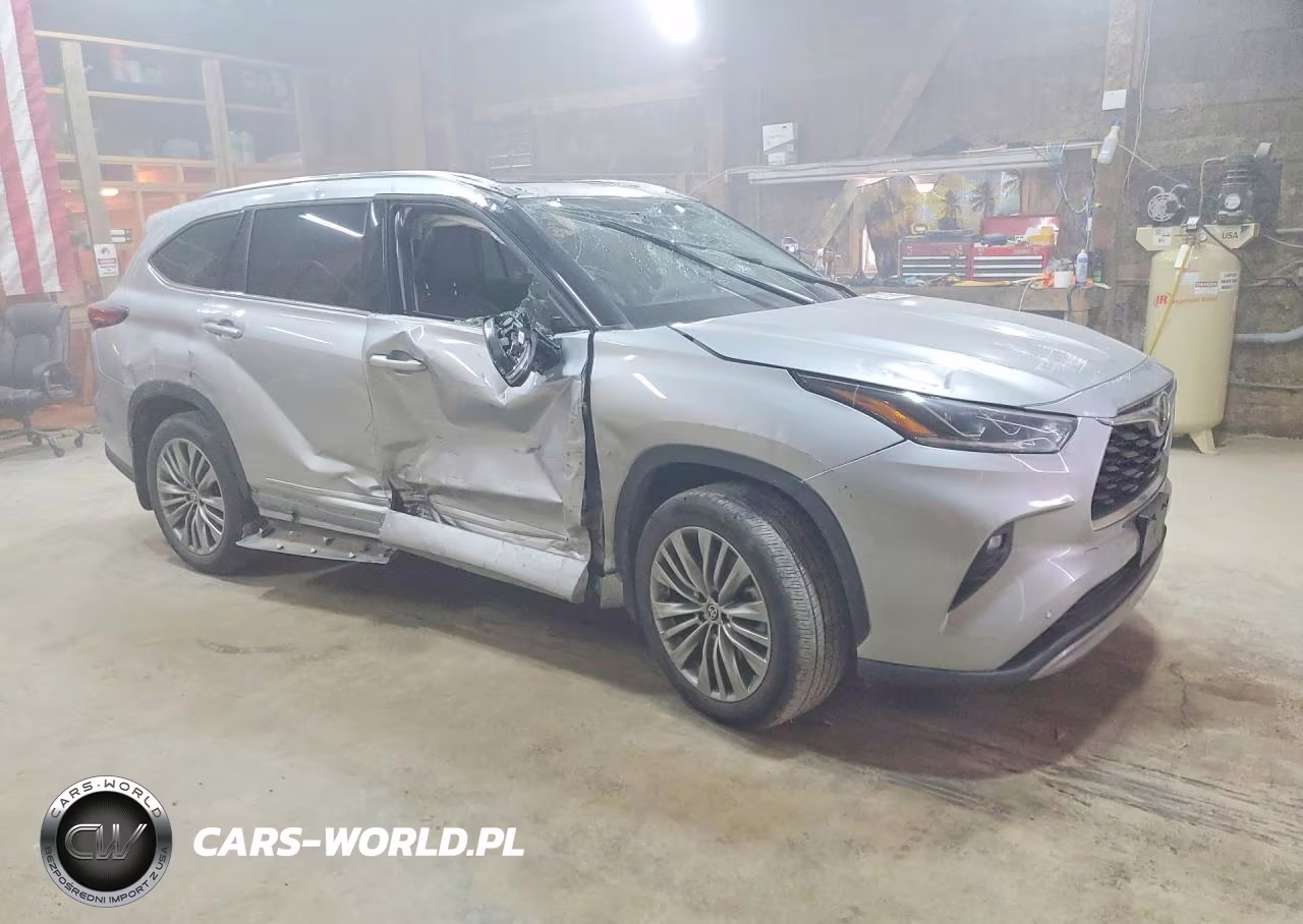 2022 Toyota Highlander Platinum VIN:5TDFZRBH8NS235600 - 4