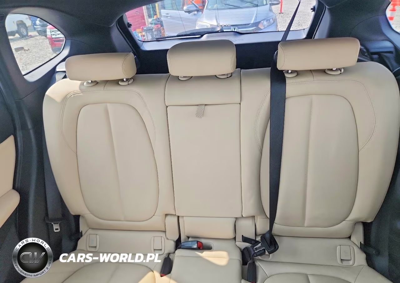 2017 BMW X1 xDrive28I VIN:WBXHT3C36H5F80022 - 10