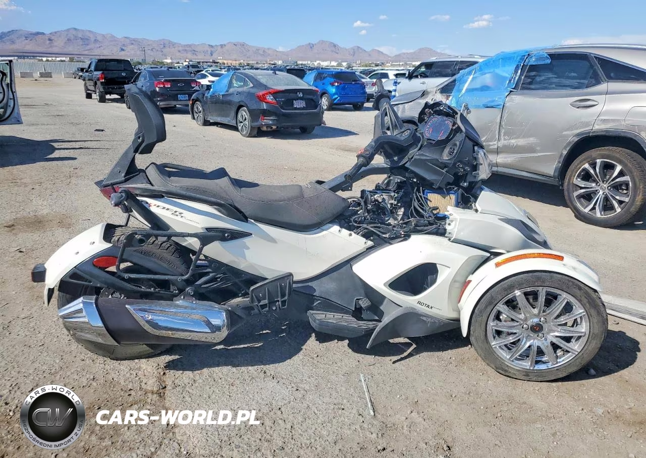 2013 Can-Am Spyder Roadster St