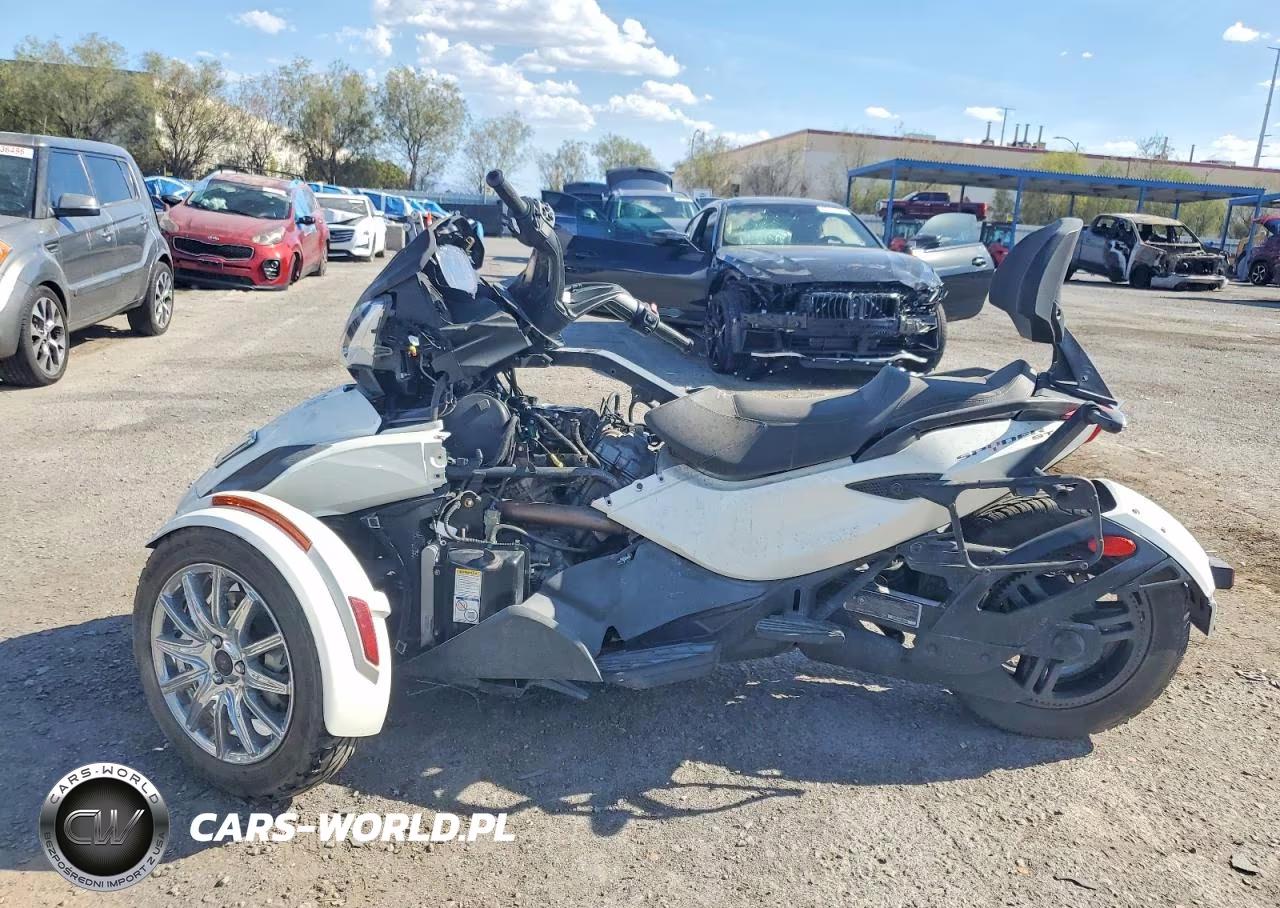 2013 Can-Am Spyder Roadster St VIN:2BXNCBC16DV000133 - 3