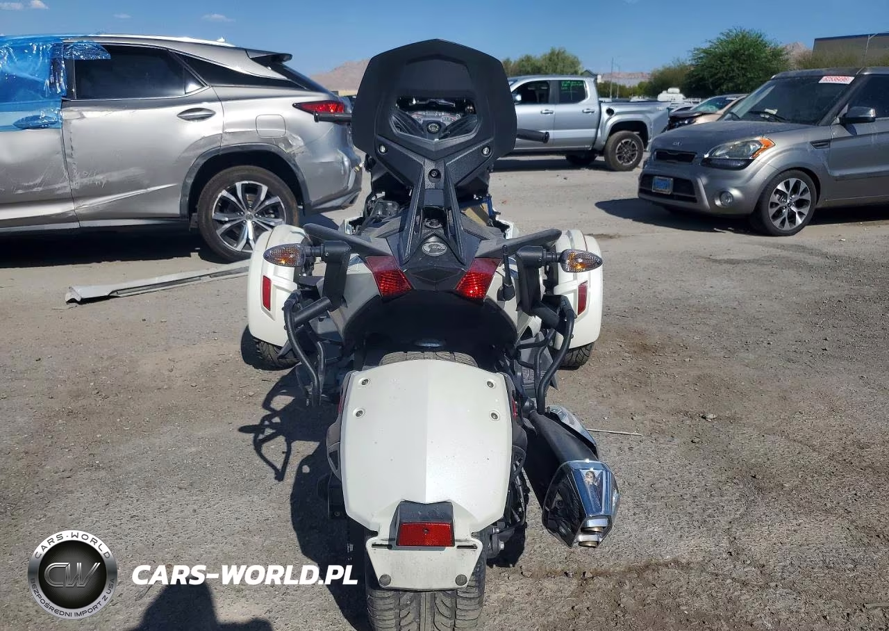 2013 Can-Am Spyder Roadster St VIN:2BXNCBC16DV000133 - 4