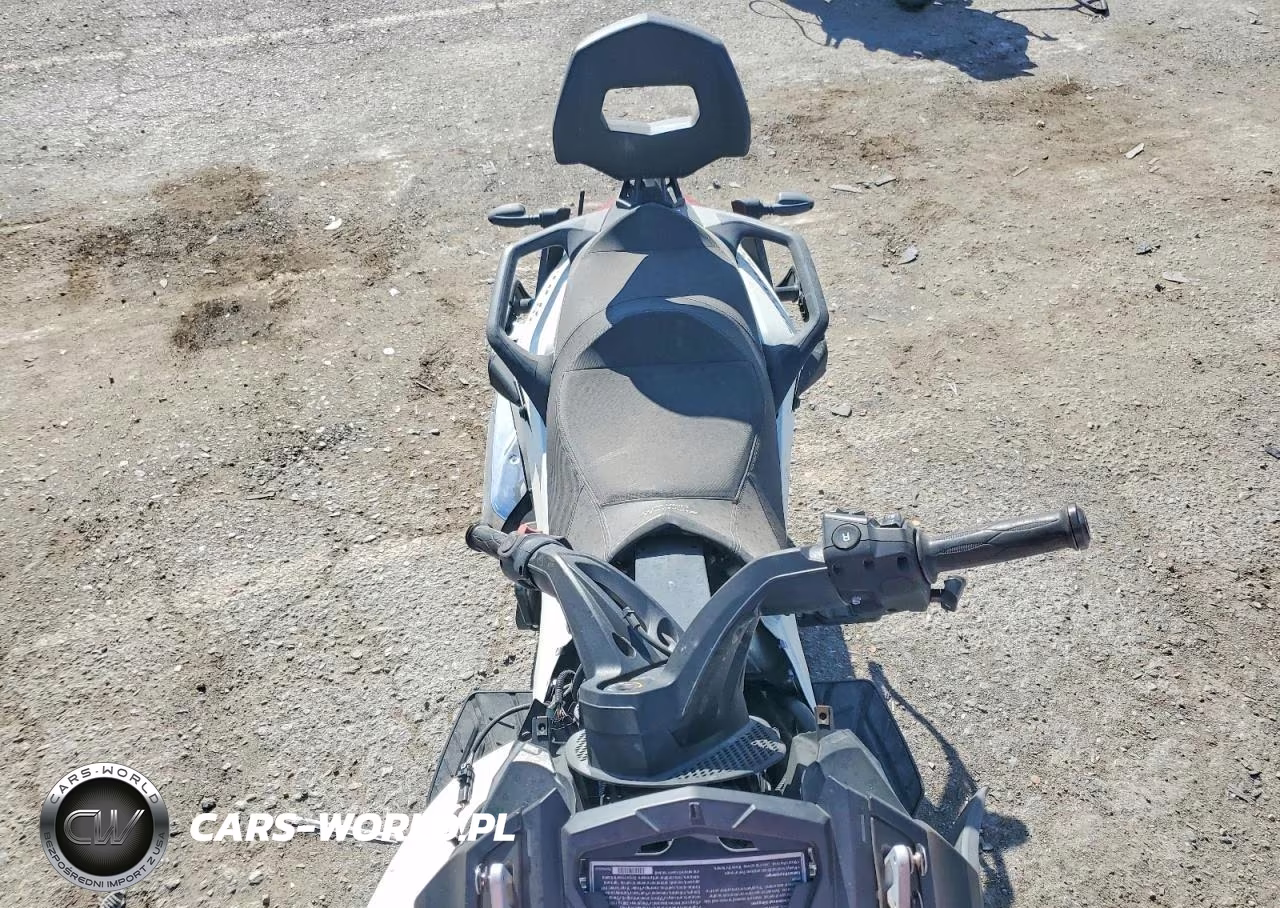 2013 Can-Am Spyder Roadster St VIN:2BXNCBC16DV000133 - 5