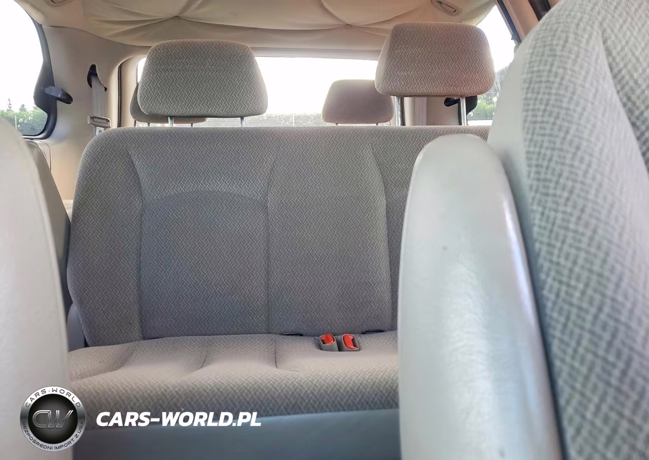 2005 Chrysler Town & Country VIN:1C4GP45R35B141150 - 10
