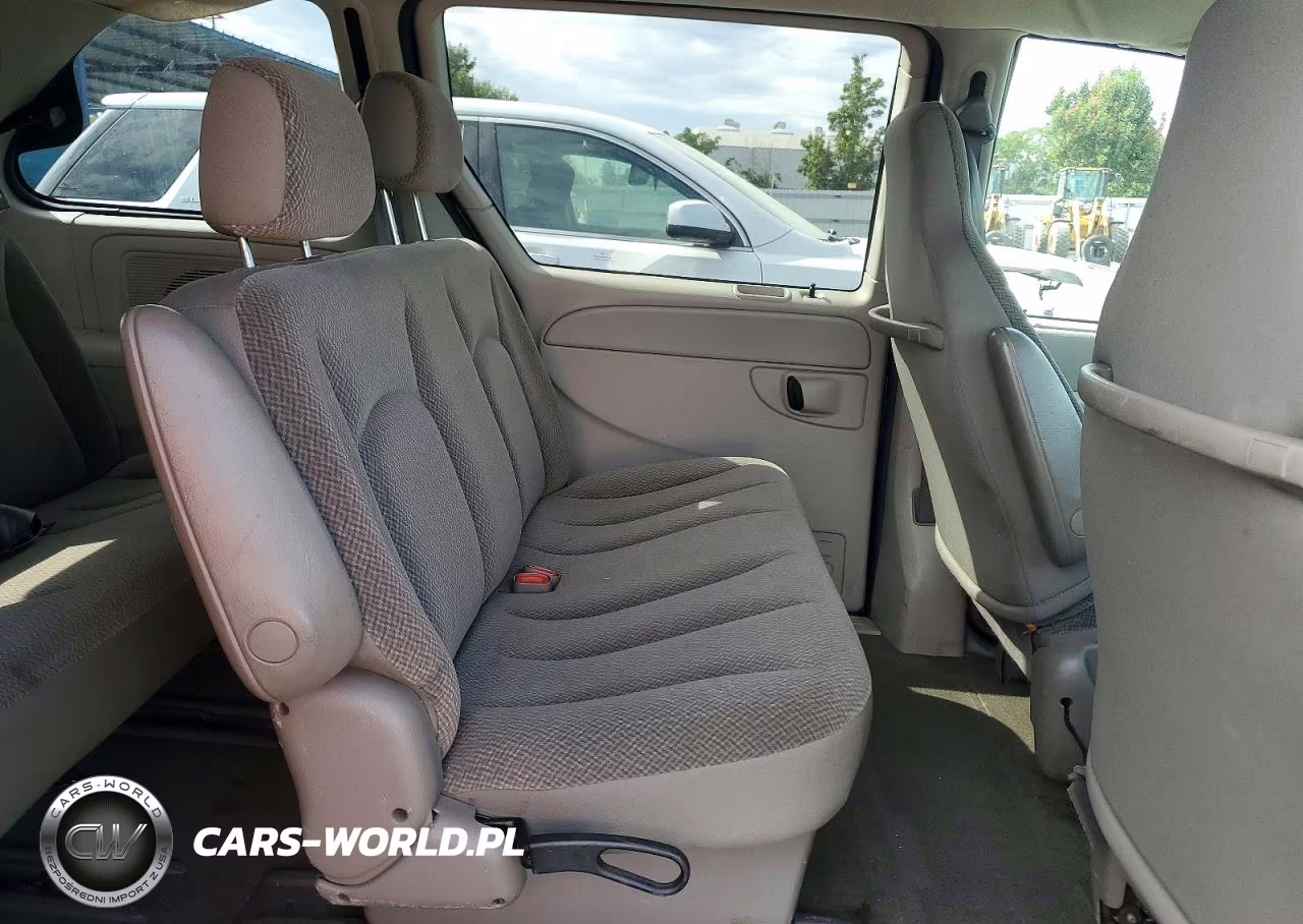 2005 Chrysler Town & Country VIN:1C4GP45R35B141150 - 11