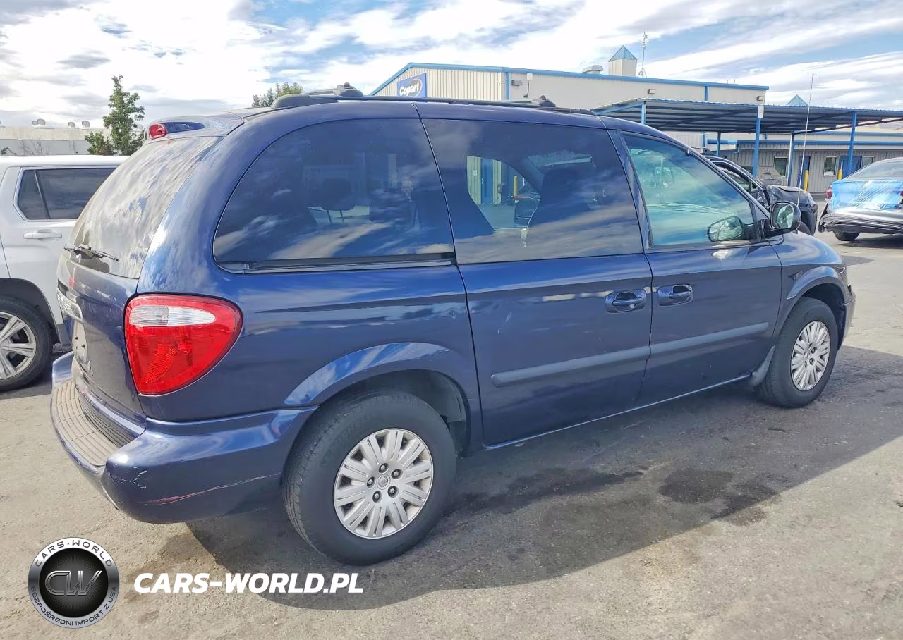 2005 Chrysler Town & Country VIN:1C4GP45R35B141150 - 3