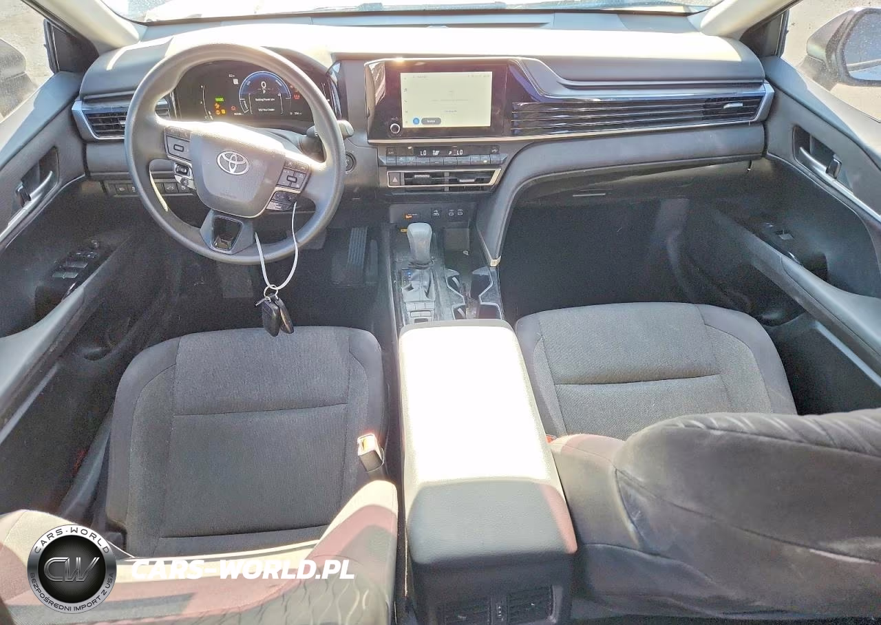 2025 Toyota Camry Le VIN:4T1DAACKXSU631265 - 8