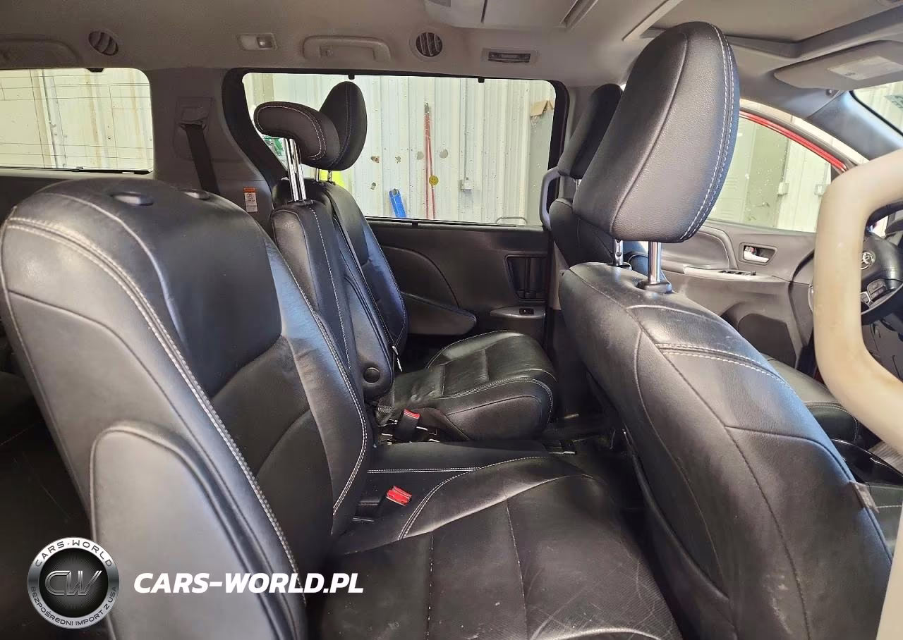 2018 Toyota Sienna Se Premium 8-Passenger VIN:5TDXZ3DC3JS934095 - 11