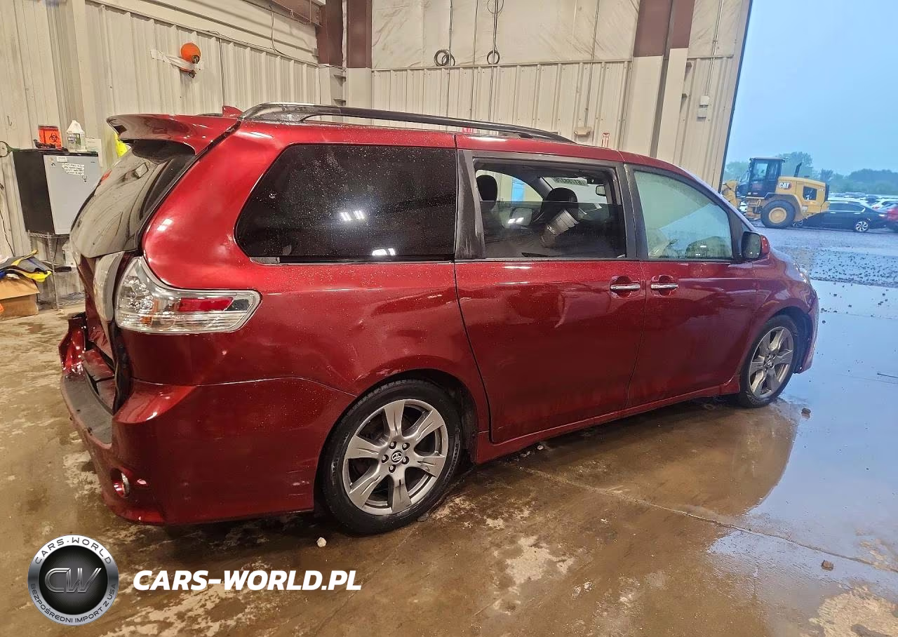 2018 Toyota Sienna Se Premium 8-Passenger VIN:5TDXZ3DC3JS934095 - 3