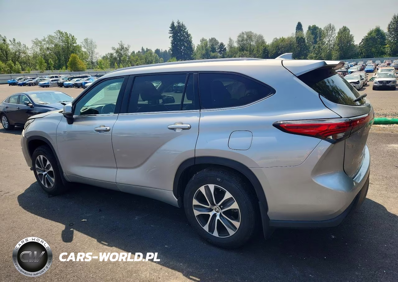 2022 Toyota Highlander Xle VIN:5TDGZRBH0NS570726 - 2